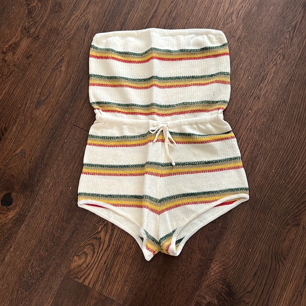 Strapless knitted romper